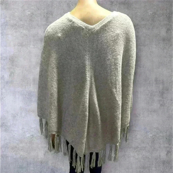 NWOT Banana Republic Women’s Cotton Blend Poncho sweater with fringe M/L Petite - Picture 6 of 7
